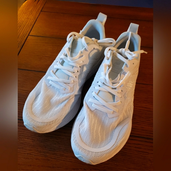 EUC New Balance Women's Fresh Foam Tempo V1 Running Shoe - Picture 2 of 11